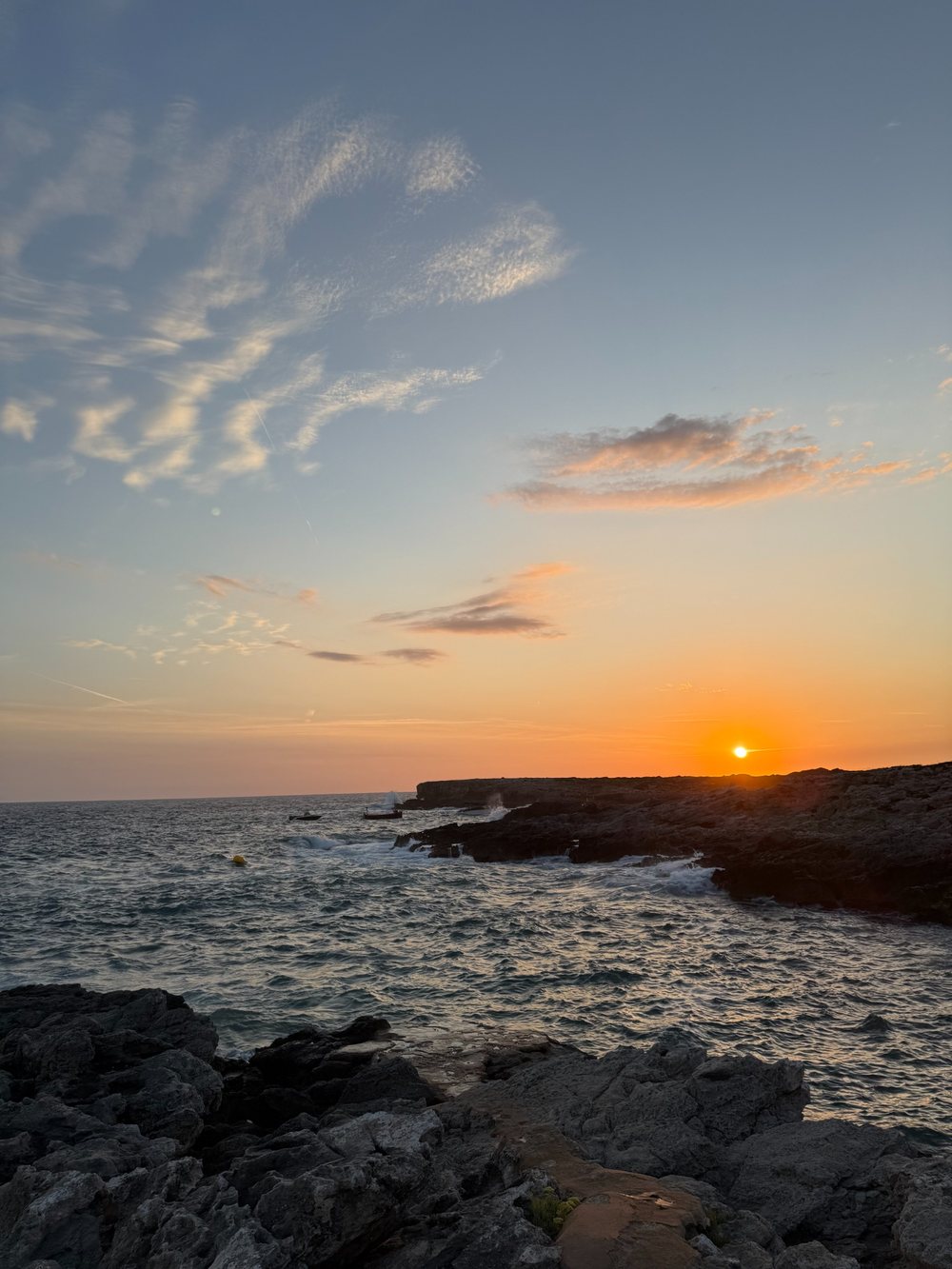 Atardecer junto al mar en la pedida